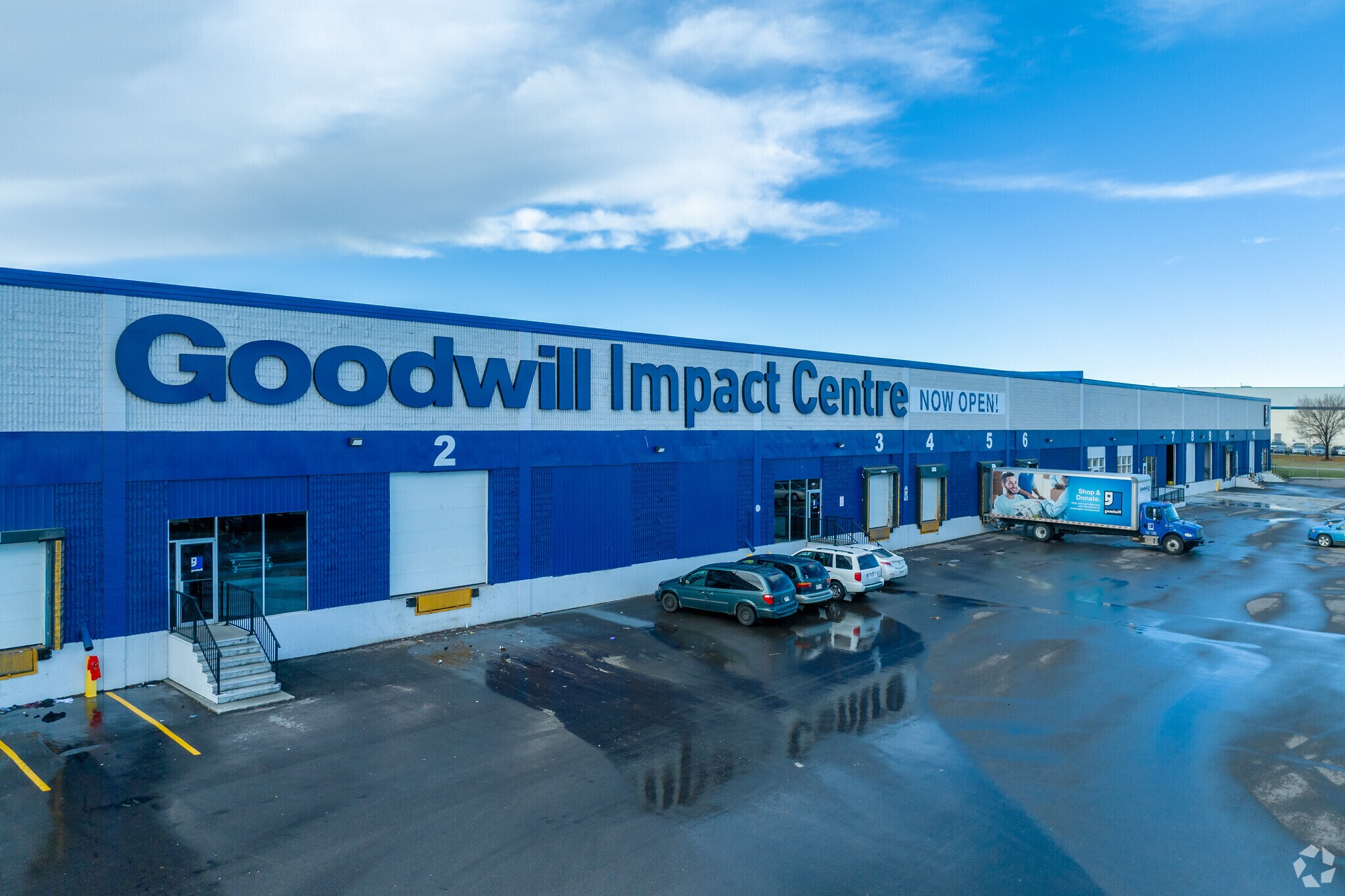 2731 57th Ave SE, Calgary, AB for sale Primary Photo- Image 1 of 1