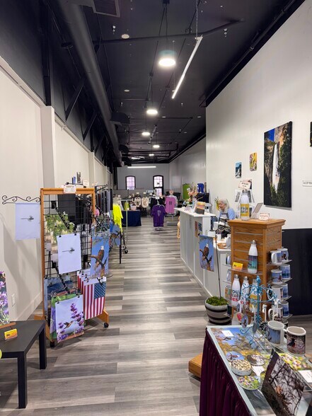 1017 Front St, Sacramento, CA à vendre - Photo intérieure - Image 2 de 37