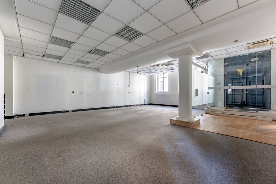 15 Rue Lord Byron, Paris for sale - Building Photo - Image 2 of 16