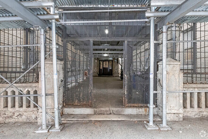 2095 Creston Ave, Bronx, NY à vendre - Photo du bâtiment - Image 3 de 4