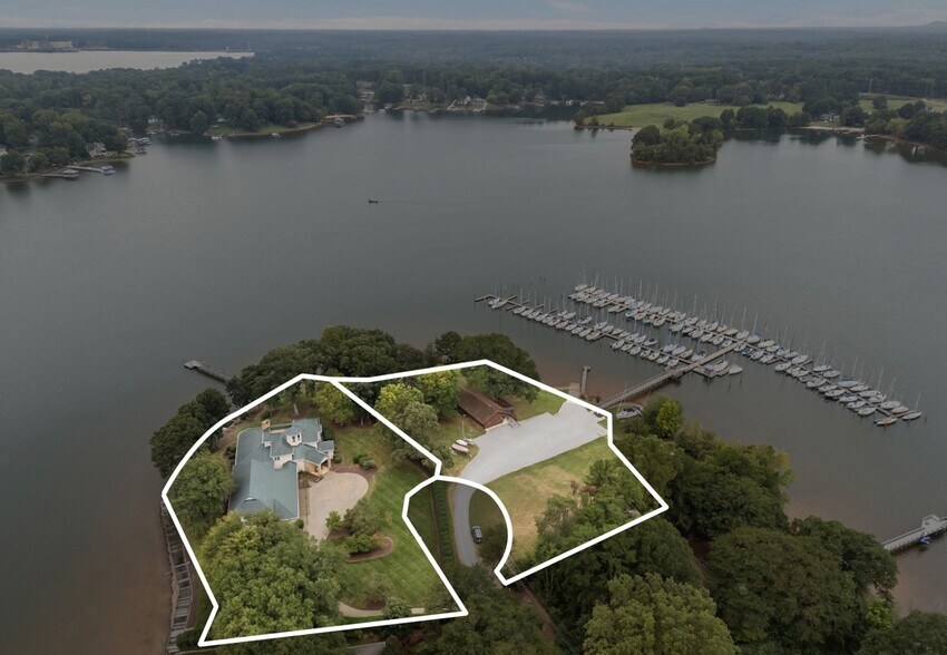 1887 Yacht Club Dr, Denver, NC à vendre - Photo principale - Image 1 de 3