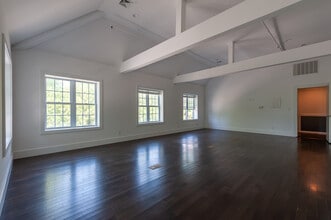 66 Newtown Ln, East Hampton, NY for lease Interior Photo- Image 2 of 6