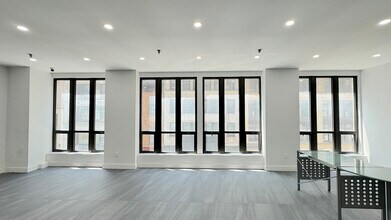 221-223 W 37th St, New York, NY for lease Interior Photo- Image 2 of 11