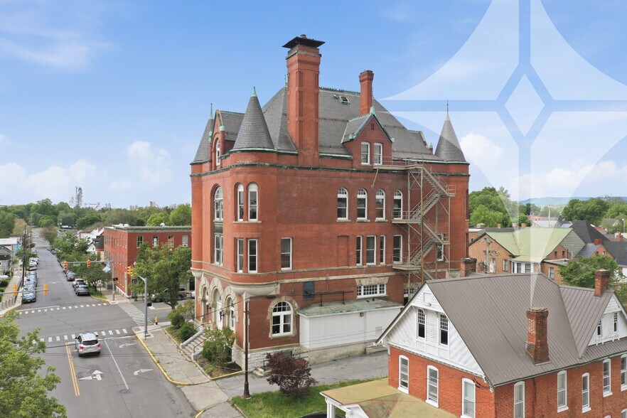 125 S Maple Ave, Martinsburg, WV à vendre - Photo du bâtiment - Image 1 de 18