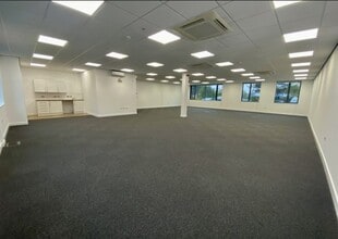 251-252 Capability Green, Luton à louer Photo intérieure- Image 1 de 2