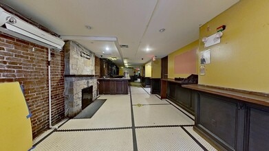 250 W 72nd St, New York, NY for lease Interior Photo- Image 2 of 21