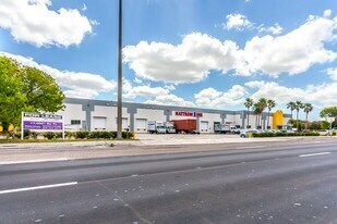 2555 NW 107th Ave, Doral, FL à louer - Photo du bâtiment - Image 2 de 3