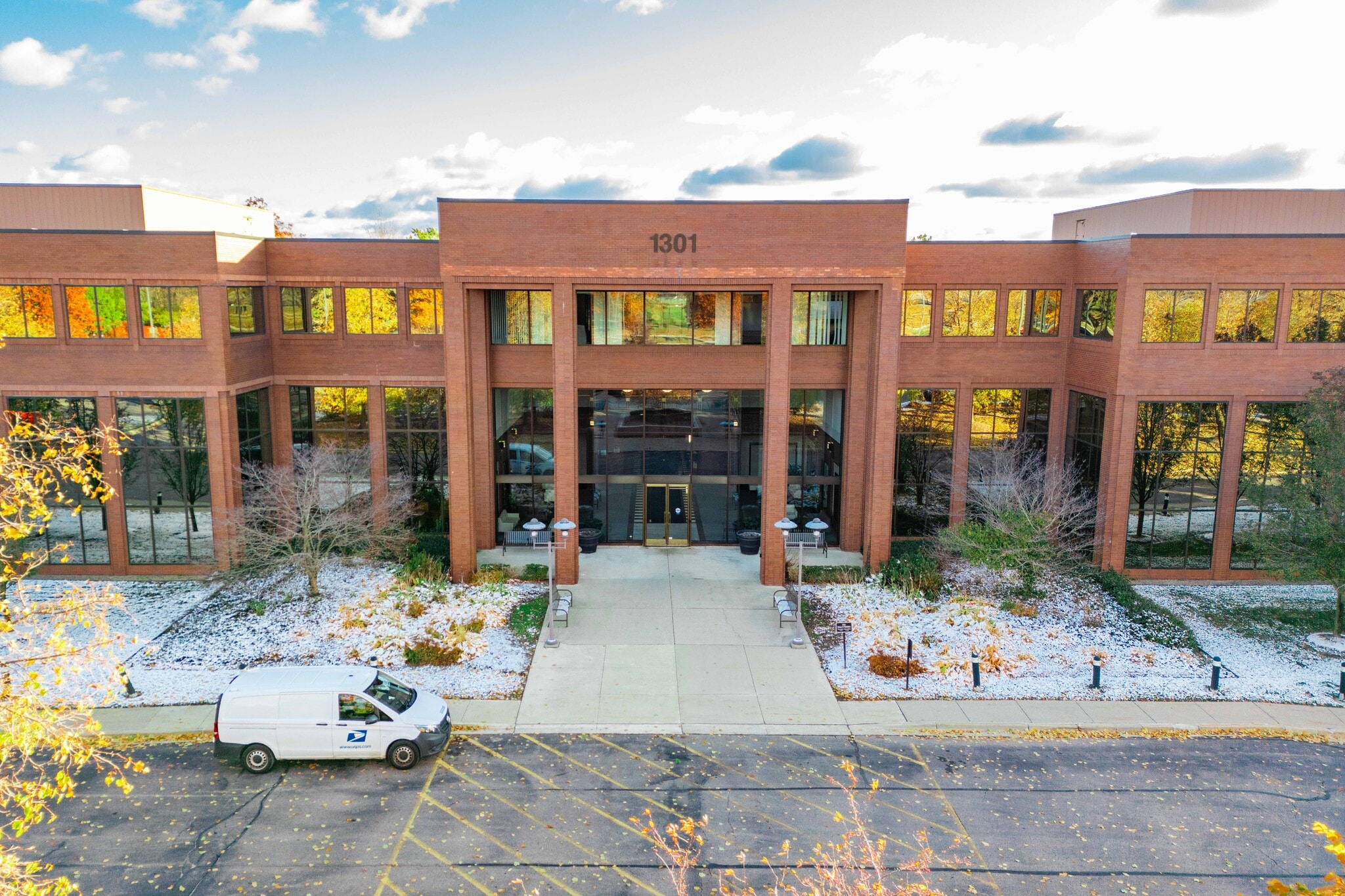 1301 W Long Lake Rd, Troy, MI for lease Primary Photo- Image 1 of 29