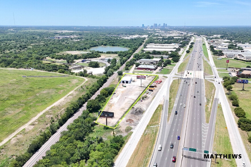 6500 Airport Fwy, Haltom City, TX for lease - Building Photo - Image 1 of 3