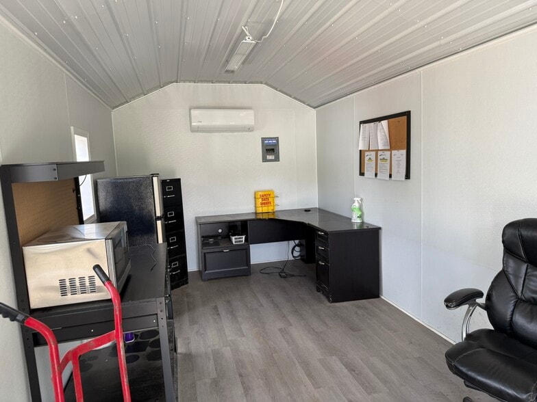 46789 National Rd, St Clairsville, OH for sale - Building Photo - Image 2 of 10