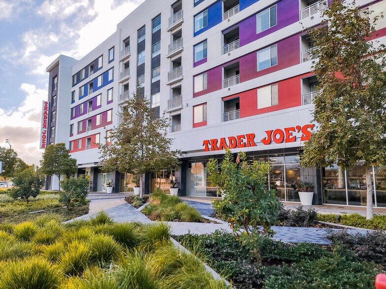 1365 McCandless Dr, Milpitas, CA à louer - Photo du bâtiment - Image 2 de 5