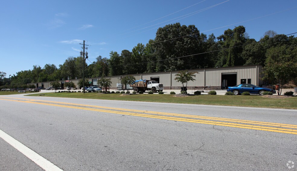 4714-4748 Atlanta Hwy, Flowery Branch, GA à louer - Photo du bâtiment - Image 2 de 9