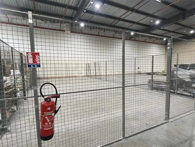 Industriel dans Stains à louer - Photo du bâtiment - Image 2 de 9