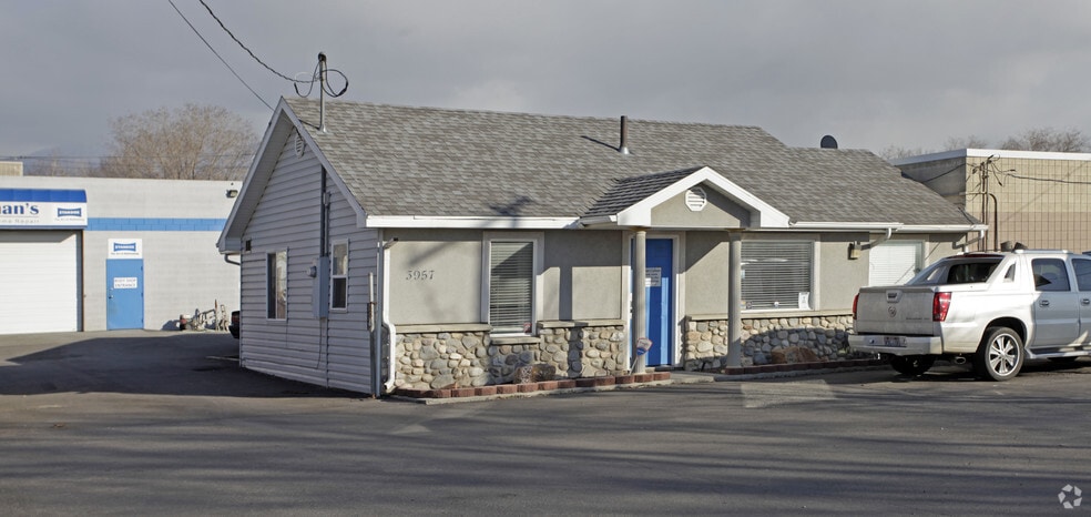 3957 S Main St, Salt Lake City, UT for lease - Primary Photo - Image 2 of 2