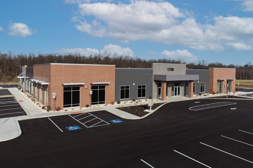 1710 Westgate Dr, York, PA for lease - Building Photo - Image 1 of 6