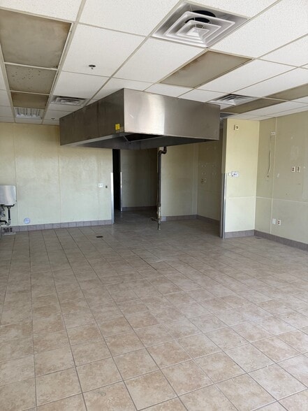 W Ray Rd, Chandler, AZ for lease - Interior Photo - Image 3 of 11