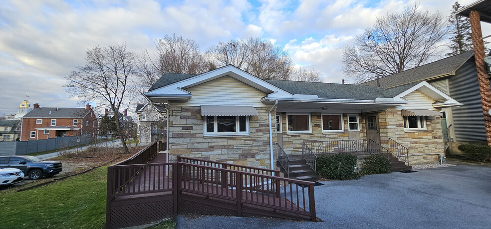 535 School St, Indiana, PA à vendre - Photo principale - Image 1 de 9