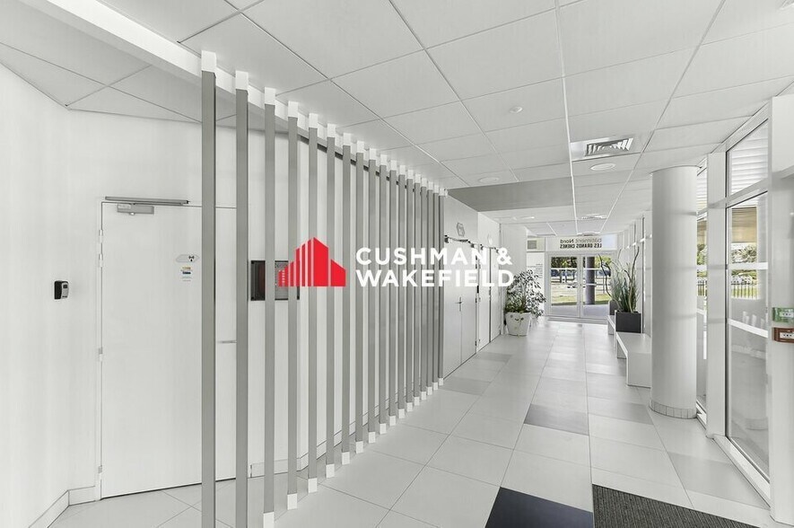 2 Rue Jean Giono, Balma for lease - Lobby - Image 3 of 13
