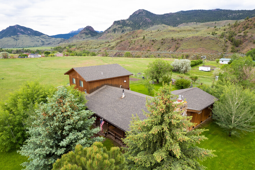 1065 US Highway 89 S, Gardiner, MT à vendre - Photo du bâtiment - Image 1 de 1