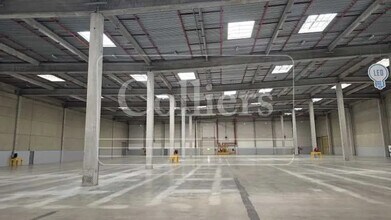 Industriel dans Miramas à louer Photo du bâtiment- Image 2 de 10