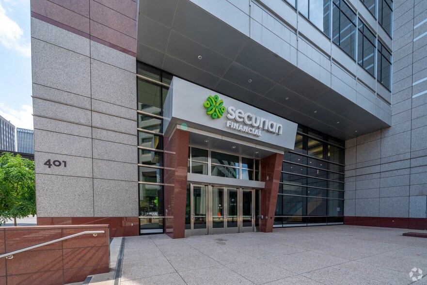 401 Robert St N, Saint Paul, MN à louer - Photo du bâtiment - Image 2 de 6