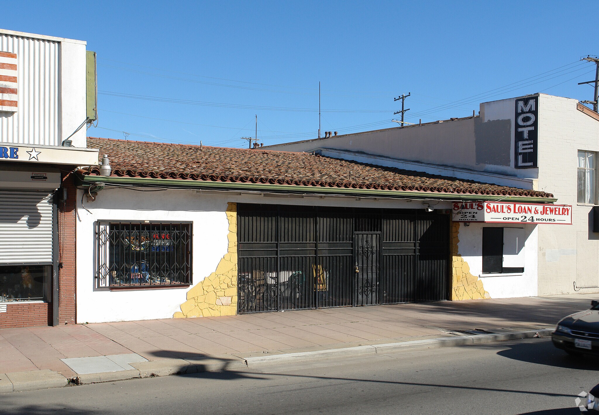 536-546 S Oxnard Blvd portfolio of 2 properties for sale on LoopNet.ca Primary Photo- Image 1 of 3
