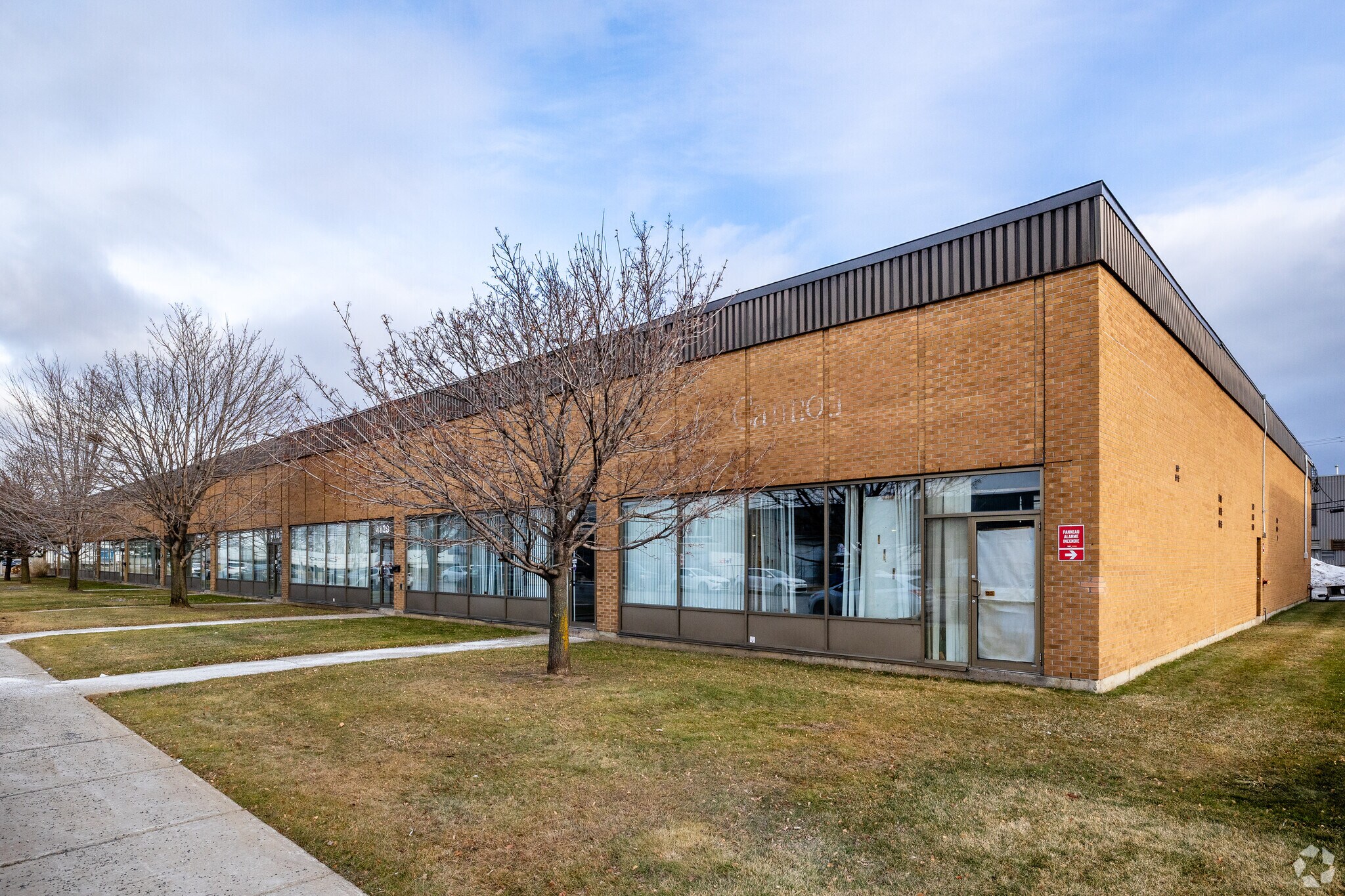 4060-4150 Rue Seré, Saint-Laurent, QC for sale Primary Photo- Image 1 of 1