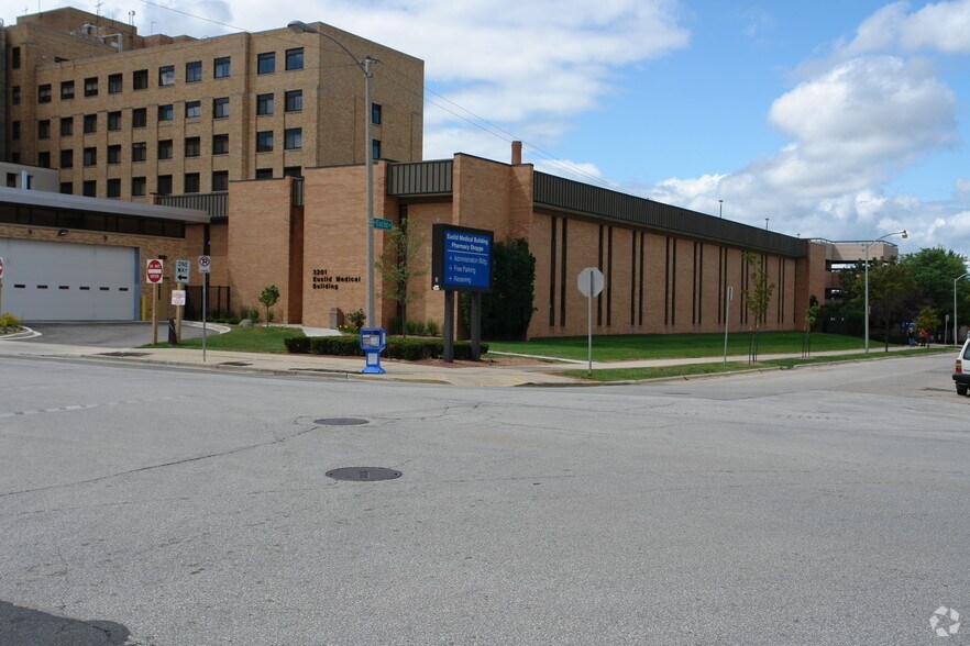 3201 S 16th St, Milwaukee, WI for lease - Building Photo - Image 3 of 3