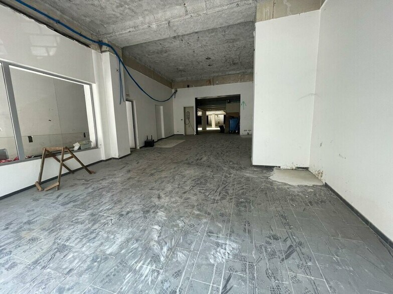 Flex in Cannes for sale - Interior Photo - Image 3 of 9