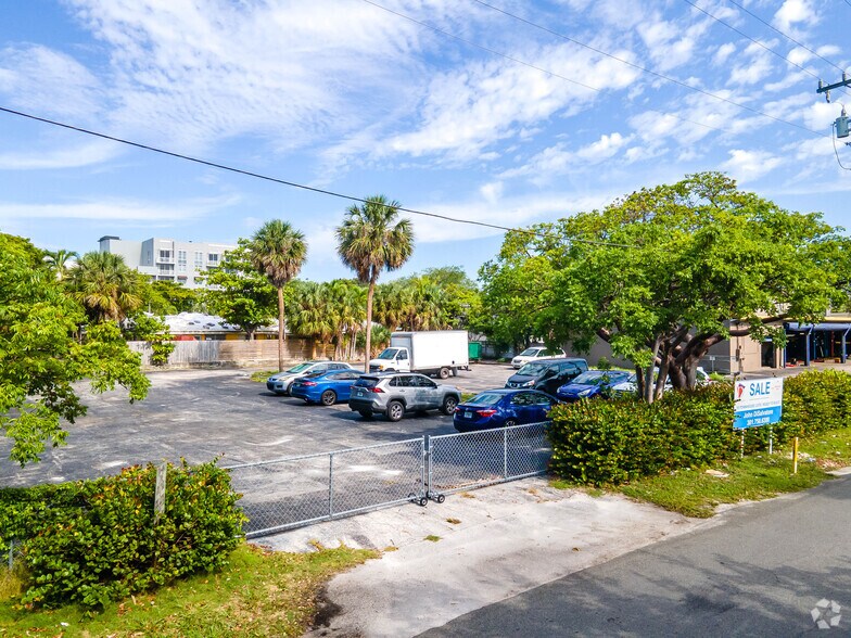929 NE 17th Way, Fort Lauderdale, FL à louer - Photo du bâtiment - Image 3 de 7