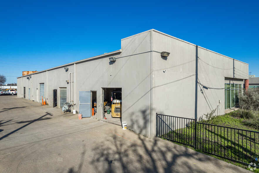 2209 Wisconsin St, Dallas, TX for sale - Building Photo - Image 2 of 21