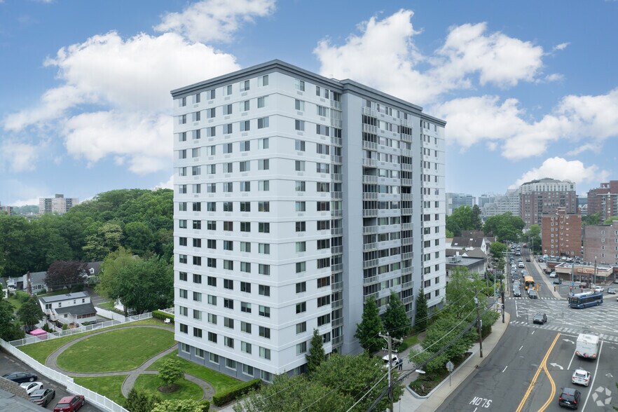 1 Strawberry Hill Ave, Stamford, CT à louer - Photo du bâtiment - Image 3 de 5