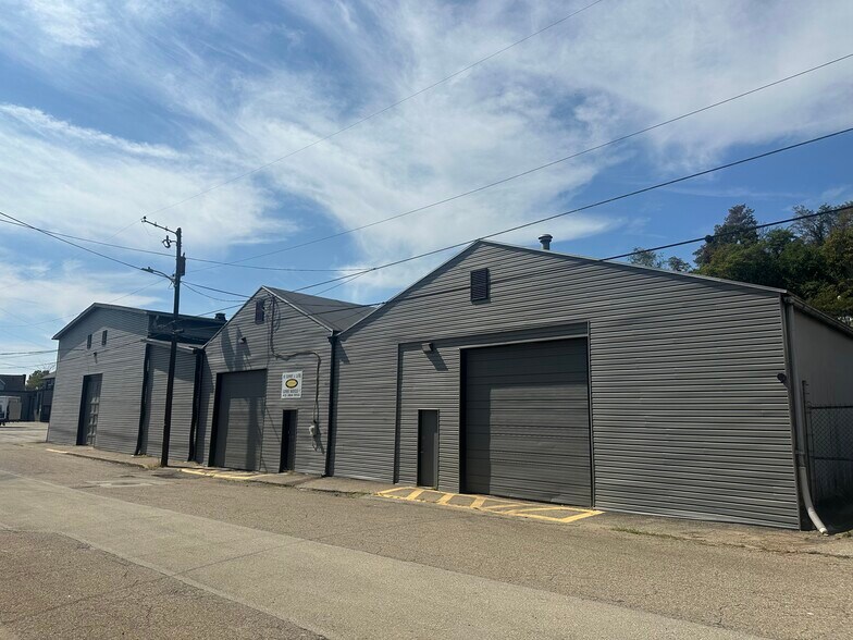 808 6th St, West Elizabeth, PA à louer - Photo du bâtiment - Image 2 de 6