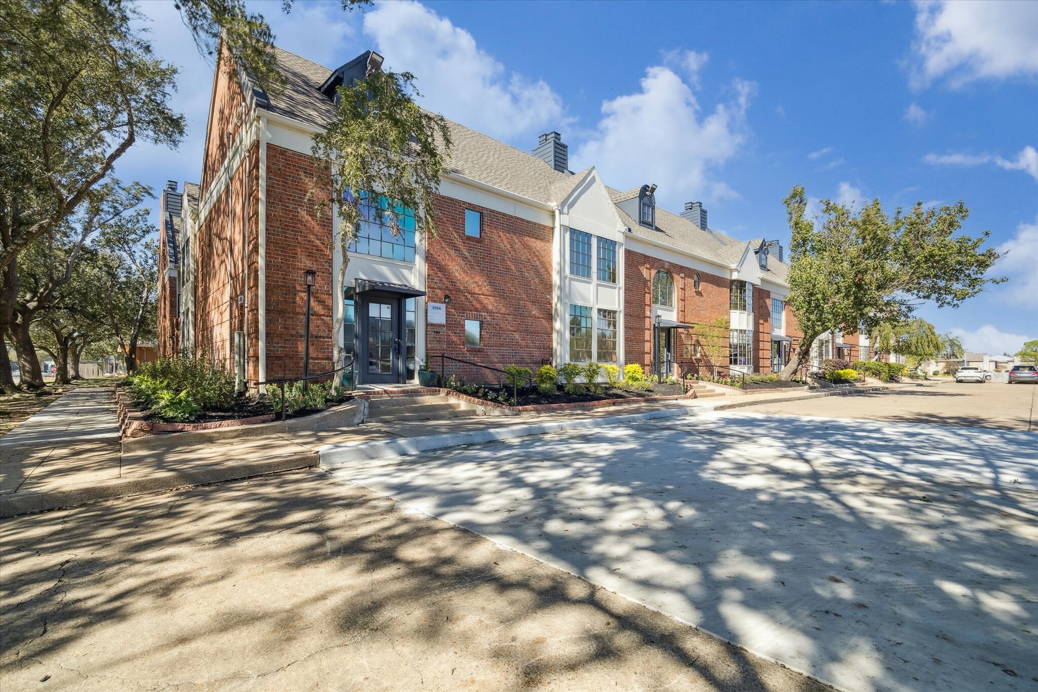 16815 Royal Crest Dr, Houston, TX for lease Primary Photo- Image 1 of 16