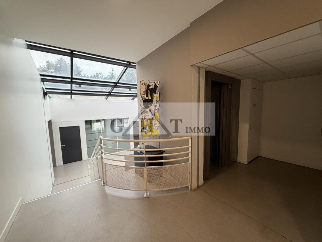 Retail in Évry-Courcouronnes for lease Interior Photo- Image 1 of 12