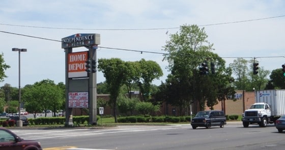 201-401 Independence Plz, Selden, NY for lease - Building Photo - Image 1 of 9