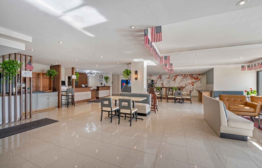 3185 S Dirksen Pkwy, Springfield, IL à vendre - Hall d’entrée - Image 2 de 30