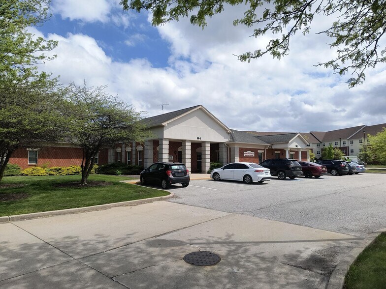 255 E 90th Dr, Merrillville, IN à louer - Photo du bâtiment - Image 3 de 15