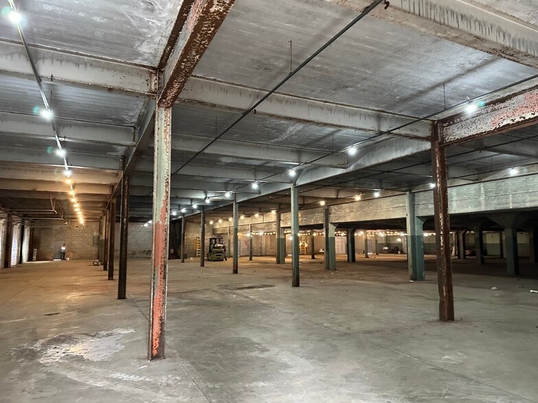 38 Kenosha Ave, Battle Creek, MI for lease - Interior Photo - Image 2 of 6