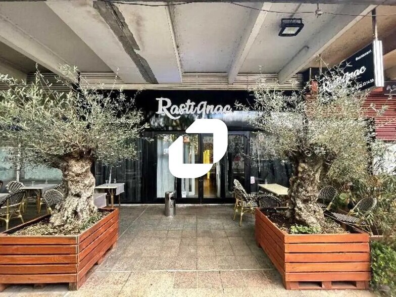 Retail in Courbevoie for sale - Building Photo - Image 1 of 1