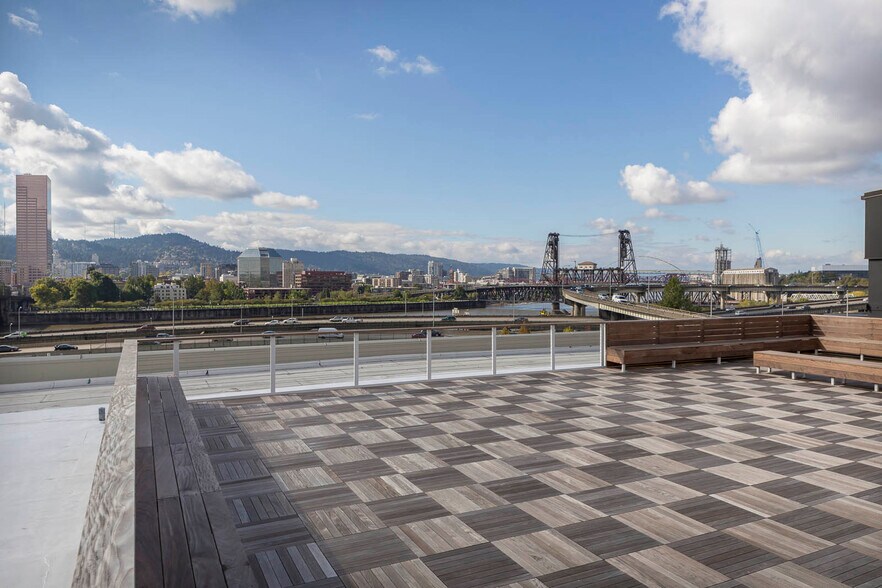 123 NE 3rd Ave, Portland, OR à louer - Photo du bâtiment - Image 3 de 7