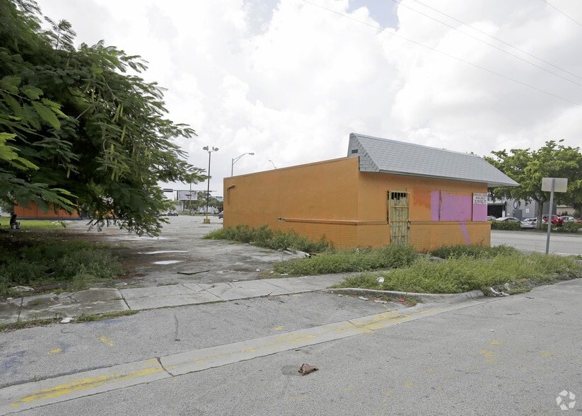 5495 NW 17th Ave, Miami, FL for sale - Building Photo - Image 3 of 26