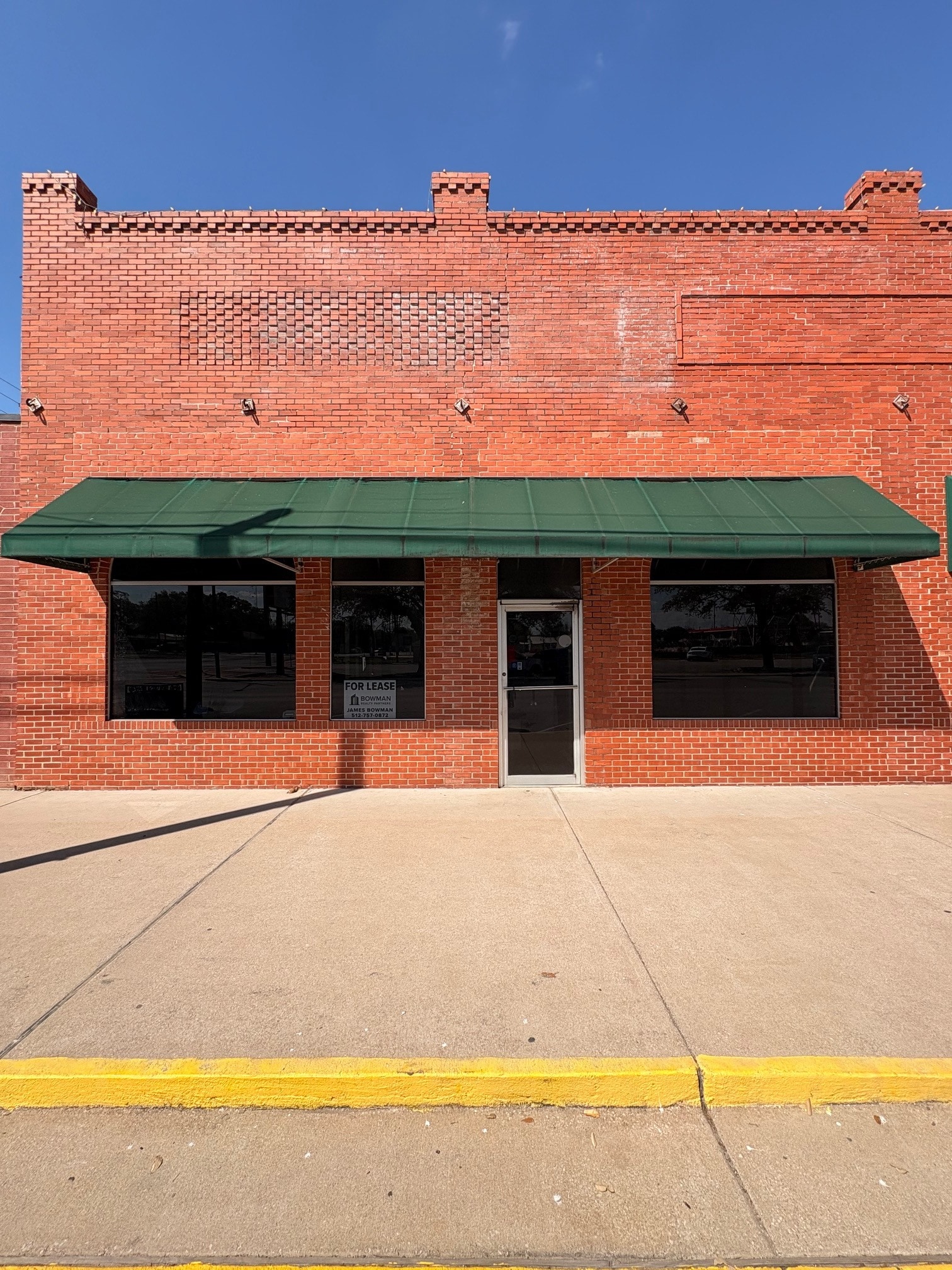 605 E Davis St, Luling, TX for lease Building Photo- Image 1 of 3