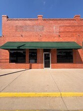 605 E Davis St, Luling, TX for lease Building Photo- Image 1 of 3