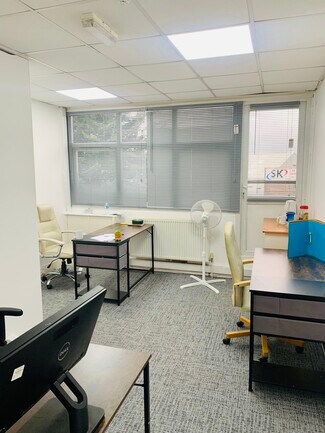 Plus de détails pour Amberley Way, Hounslow - Bureau à louer