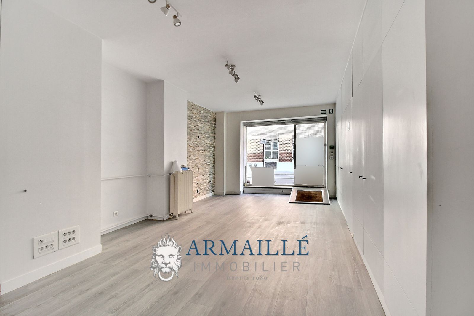 Multifamily in Paris for sale Building Photo- Image 1 of 10