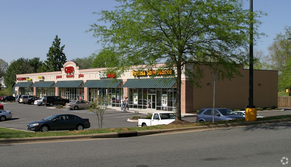 1448 Edgewood Dr, Mt Airy, NC for lease - Primary Photo - Image 1 of 9