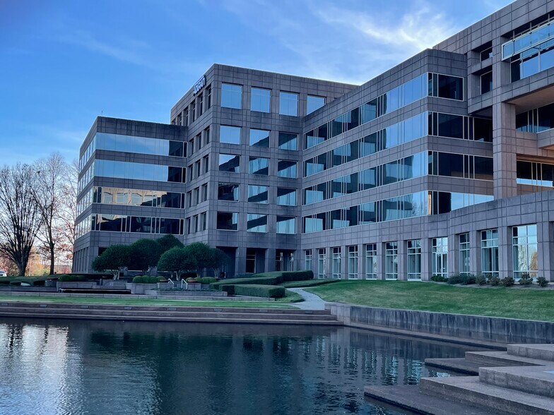 907 Explorer Blvd NW, Huntsville, AL à vendre - Photo du bâtiment - Image 3 de 21