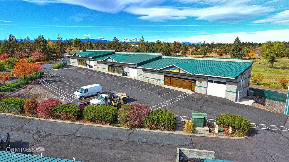 63830 Clausen Rd, Bend, OR à louer - Photo du bâtiment - Image 3 de 4