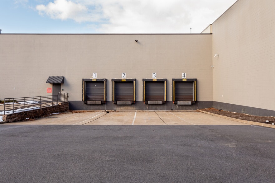 8 Vreeland Ave, Totowa, NJ for lease - Building Photo - Image 2 of 14